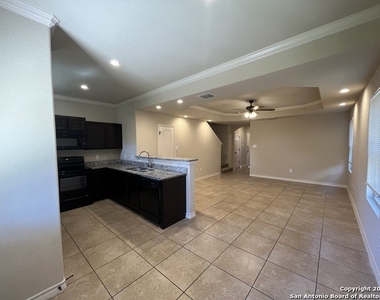 6646 Mia Way - Photo Thumbnail 7