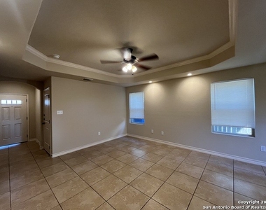 6646 Mia Way - Photo Thumbnail 4