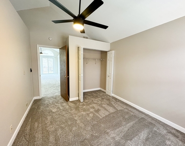 450 Cromwell Circle - Photo Thumbnail 14