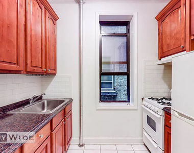 226 East 36th Street - Photo Thumbnail 2