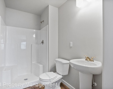 4370-4374 Fisher Road Ne - Photo Thumbnail 233