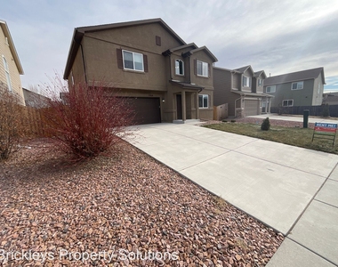 3760 Reindeer Cir - Photo Thumbnail 2