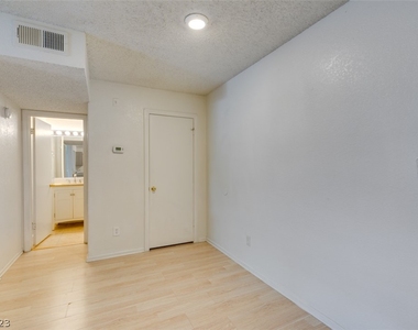 221 Mission Newport Lane - Photo Thumbnail 14