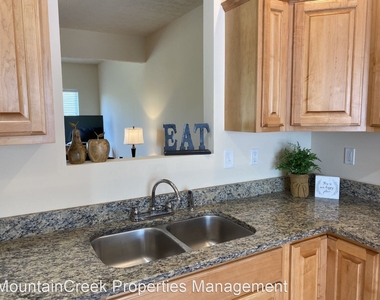 84 Silver Maple Ridge - Photo Thumbnail 12