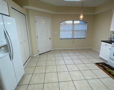 2758 Gables Drive - Photo Thumbnail 10