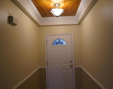 2758 Gables Drive - Photo Thumbnail 5