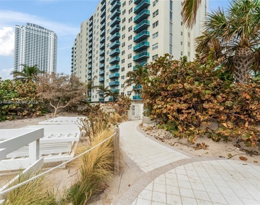 4001 S Ocean Dr - Photo Thumbnail 10