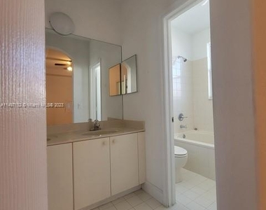 8127 Nw 108th Place - Photo Thumbnail 20