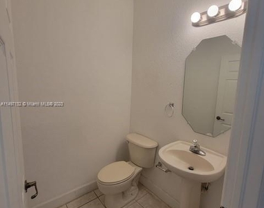 8127 Nw 108th Place - Photo Thumbnail 21