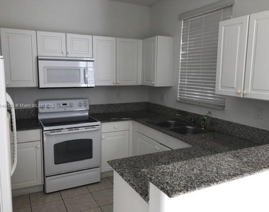 8127 Nw 108th Place - Photo Thumbnail 4