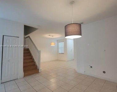 8127 Nw 108th Place - Photo Thumbnail 9