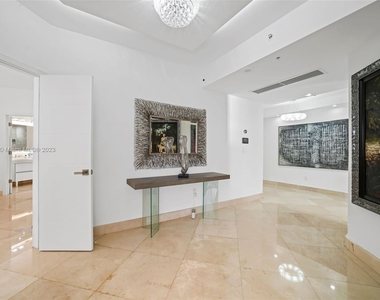 6301 Collins Ave - Photo Thumbnail 11