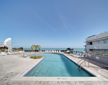 6301 Collins Ave - Photo Thumbnail 16