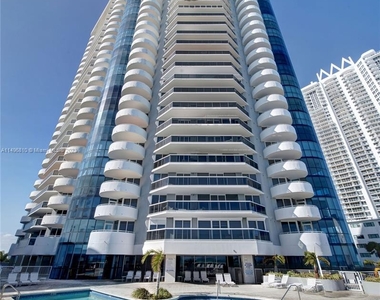 6301 Collins Ave - Photo Thumbnail 20