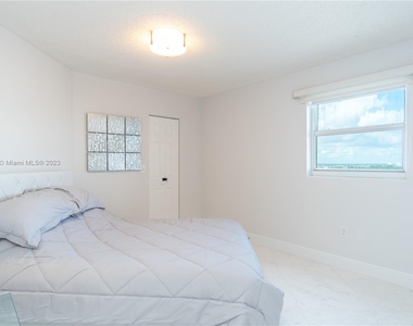 6301 Collins Ave - Photo Thumbnail 32