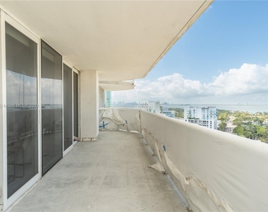 6301 Collins Ave - Photo Thumbnail 40