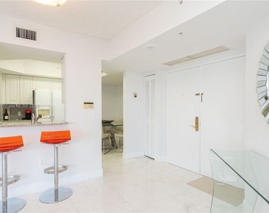 6301 Collins Ave - Photo Thumbnail 10