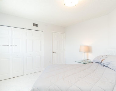 6301 Collins Ave - Photo Thumbnail 35