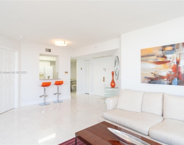 6301 Collins Ave - Photo Thumbnail 7