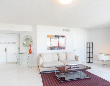 6301 Collins Ave - Photo Thumbnail 5