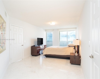 6301 Collins Ave - Photo Thumbnail 29