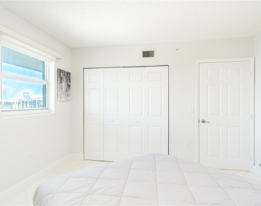 6301 Collins Ave - Photo Thumbnail 36