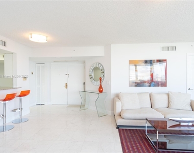 6301 Collins Ave - Photo Thumbnail 4