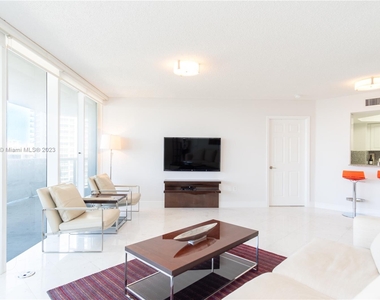 6301 Collins Ave - Photo Thumbnail 9