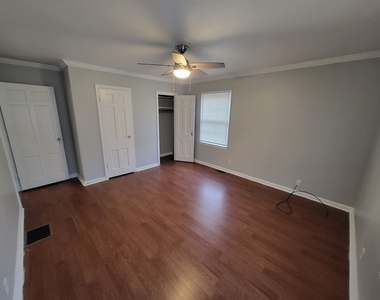 6191 Crittenden Avenue - Photo Thumbnail 9