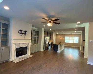 295 Benson Manor Circle Se - Photo Thumbnail 5