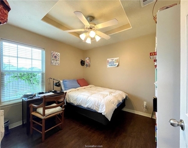 4211 Colchester Court - Photo Thumbnail 11