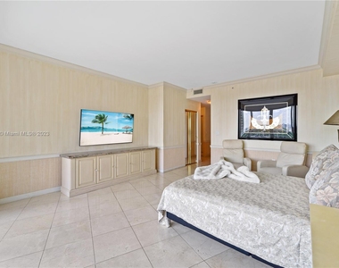 9601 Collins Ave - Photo Thumbnail 26