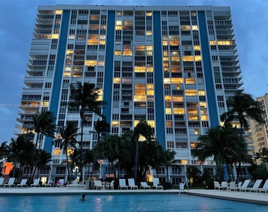 881 Ocean Dr - Photo Thumbnail 20