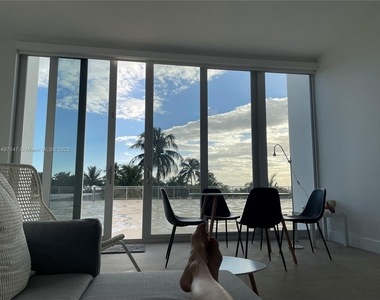 881 Ocean Dr - Photo Thumbnail 21