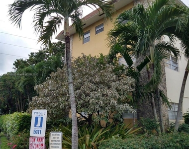 5111 W Oakland Park Blvd - Photo Thumbnail 1