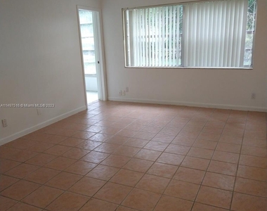 5111 W Oakland Park Blvd - Photo Thumbnail 8