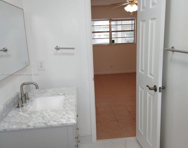 5111 W Oakland Park Blvd - Photo Thumbnail 11