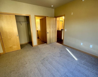 301 Cannery Square - Photo Thumbnail 10