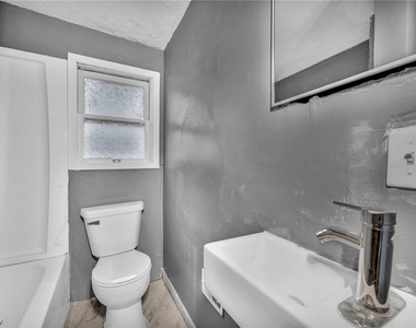 712 E Erie Avenue - Photo Thumbnail 22