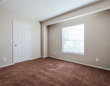 2604 Tall Oak Avenue - Photo Thumbnail 14