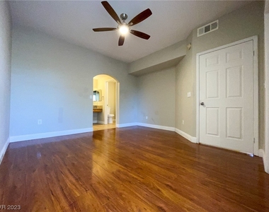 8400 White Eagle Avenue - Photo Thumbnail 11