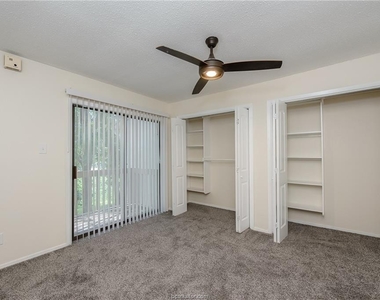 4401 Carter Creek Parkway - Photo Thumbnail 7