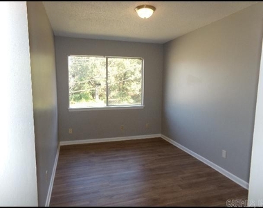 2730 John Ashley Drive - Photo Thumbnail 12