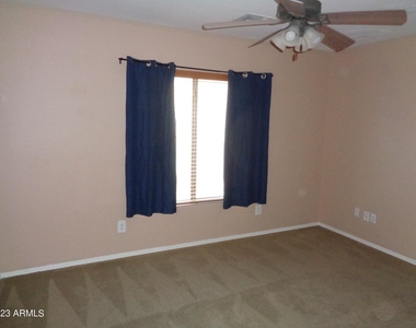 43242 W Maricopa Avenue - Photo Thumbnail 15