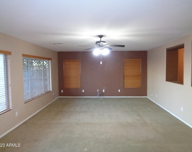 43242 W Maricopa Avenue - Photo Thumbnail 3