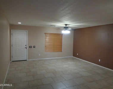 43242 W Maricopa Avenue - Photo Thumbnail 5