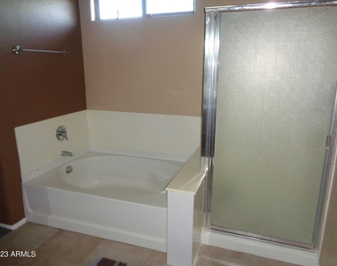 43242 W Maricopa Avenue - Photo Thumbnail 12