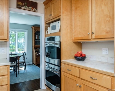 10 Morgan Point - Photo Thumbnail 14