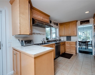 10 Morgan Point - Photo Thumbnail 15