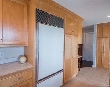 10 Morgan Point - Photo Thumbnail 16